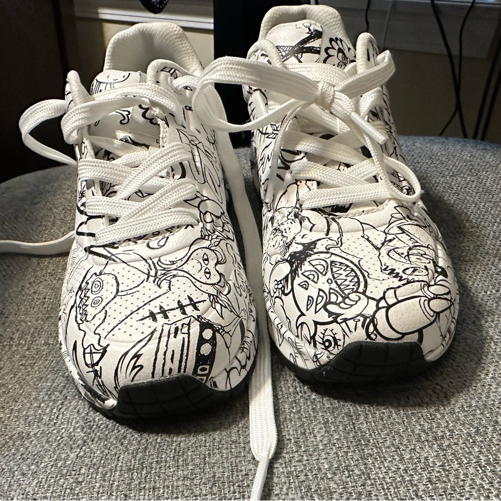 Sketchers VEXX UNO tennis shoes.